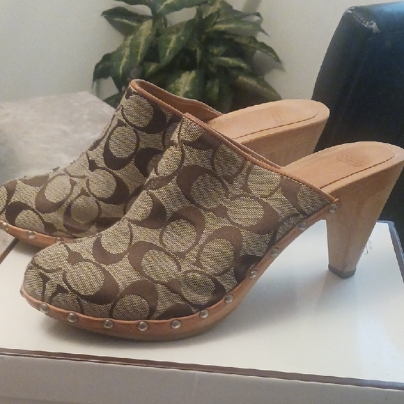 Coach Signature Pattern Mules with Tan Wooden Heel - Picture 4 of 5